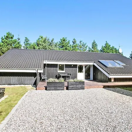 4 Bedroom Cozy In Сasa de vacaciones Brovst