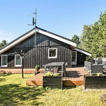 4 Bedroom Cozy In Casa de Férias *