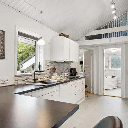 4 Bedroom Cozy In Casa de Férias *