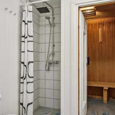 Сasa de vacaciones 4 Bedroom Cozy In *