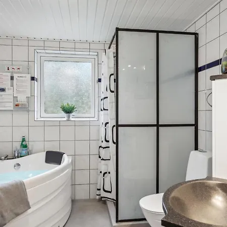 Сasa de vacaciones 4 Bedroom Cozy In