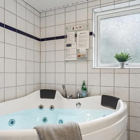4 Bedroom Cozy In Prázdninový dům