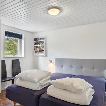 4 Bedroom Cozy In Сasa de vacaciones *