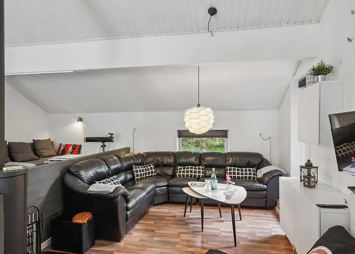 4 Bedroom Cozy In Brovst