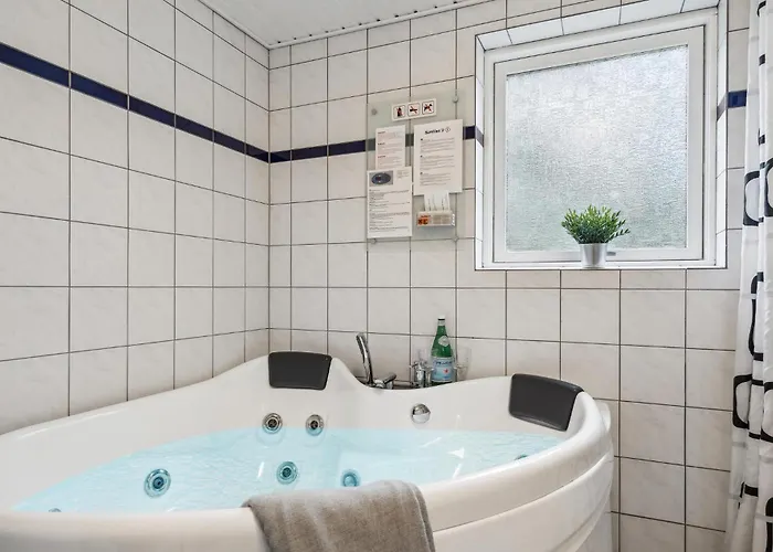 4 Bedroom Cozy In Casa vacanze